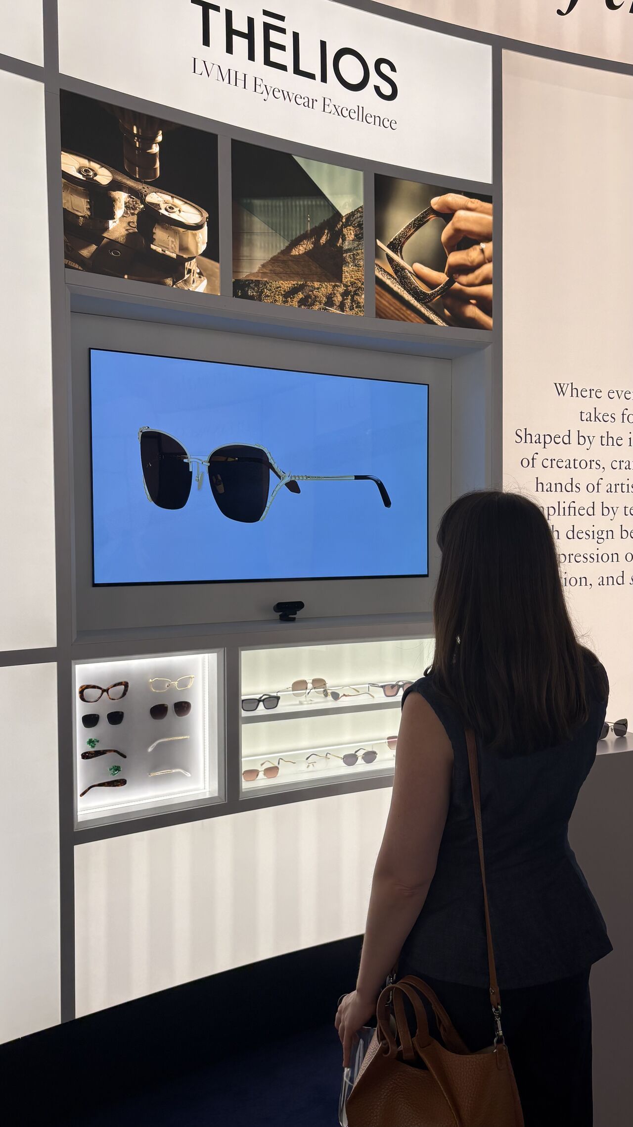 Visitor interacting with the Thélios experience